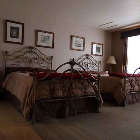 The Inn In Westport Bagian luar foto