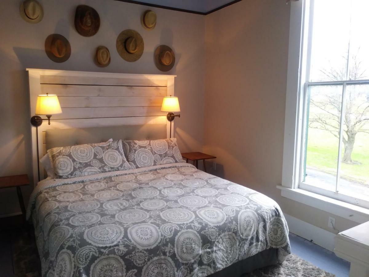 The Inn In Westport Bagian luar foto